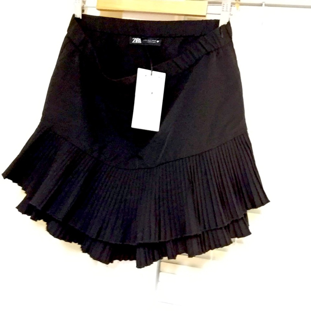 Zara black skort with pleats (skirt/shorts)